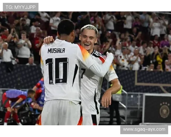 穆西亚拉用行动回馈社会持续投身慈善公益展现球星责任担当