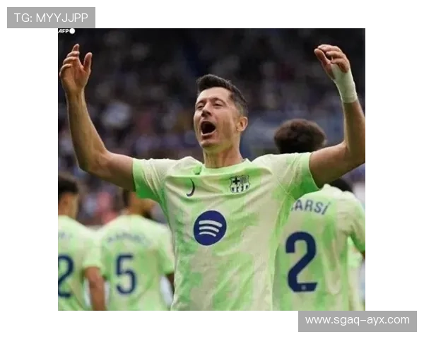 莱万多夫斯基远射集锦展现世界级火力