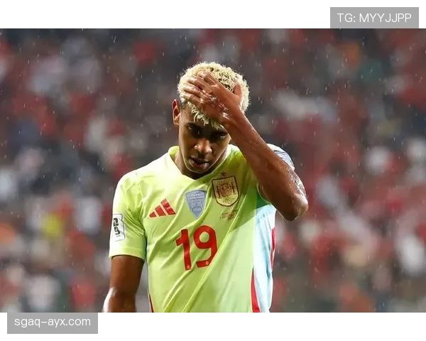 拉明·亚马尔的表现持续提升,成为年轻球员发展的新标杆 拉明·亚马尔的表现持续提升,成为年轻球员发展的新标杆