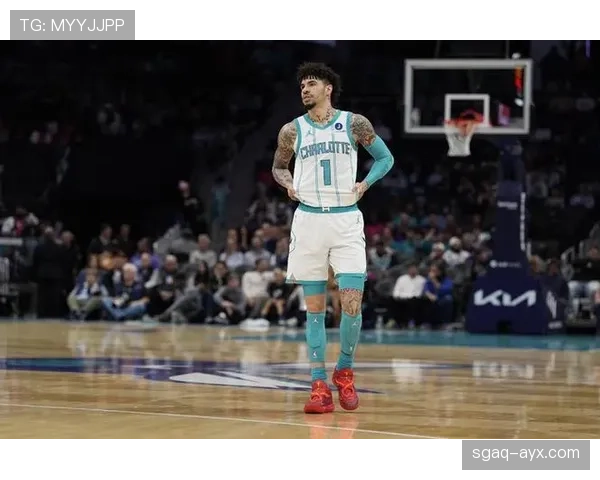 拉梅洛·鲍尔三分创造空间助攻提升球队整体效率