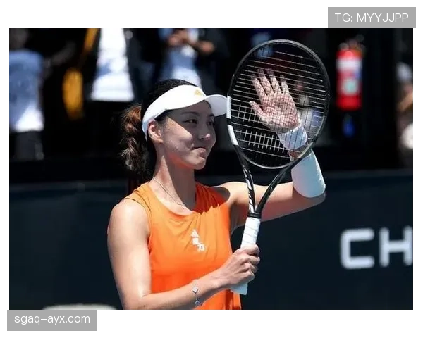 王欣瑜休息室里的保温杯比我手机还贵，啥生活啊这跨度太大了！